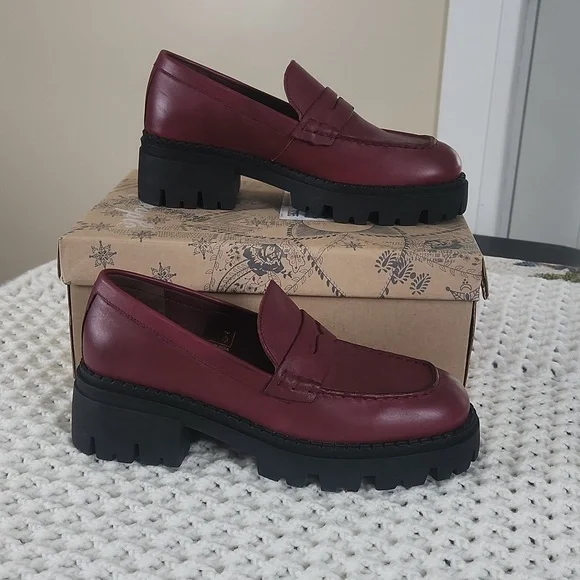 Free people Lyra lug sole Loafer design in a smooth, buttery leather and bumped- - Picture 4 of 7